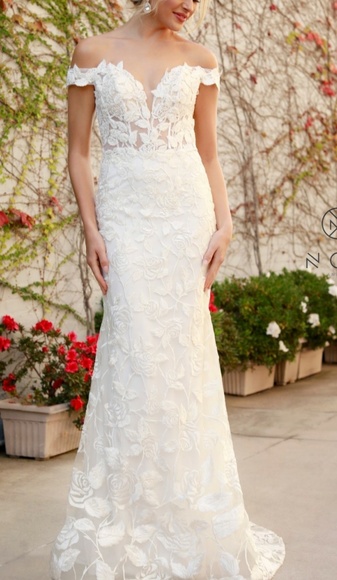 439 Dresses & Skirts - Off shoulder lace White wedding dress evening bridal gown